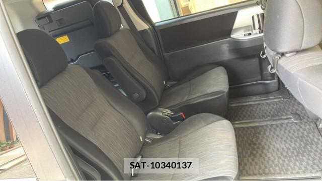 Toyota VOXY 2010-07 8281964-6