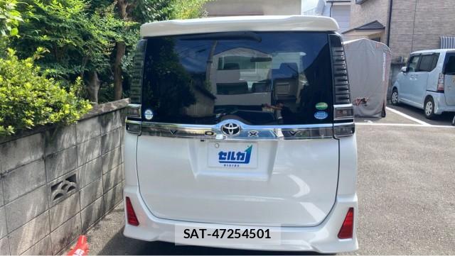 Toyota VOXY 2017-09 8282107-1