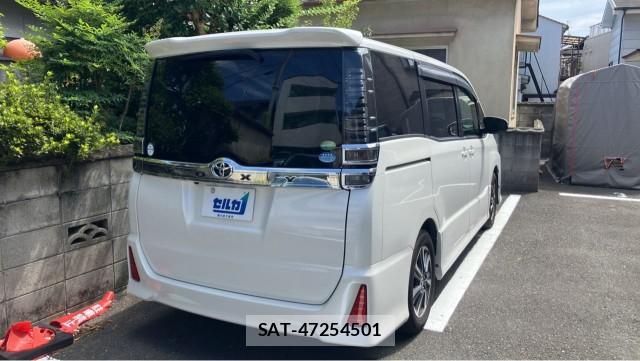 Toyota VOXY 2017-09 8282107-12