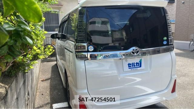 Toyota VOXY 2017-09 8282107-13