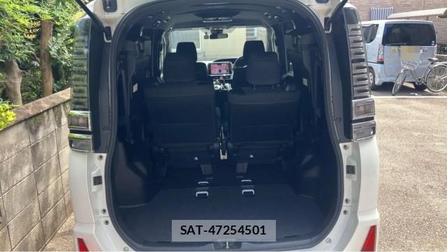 Toyota VOXY 2017-09 8282107-17
