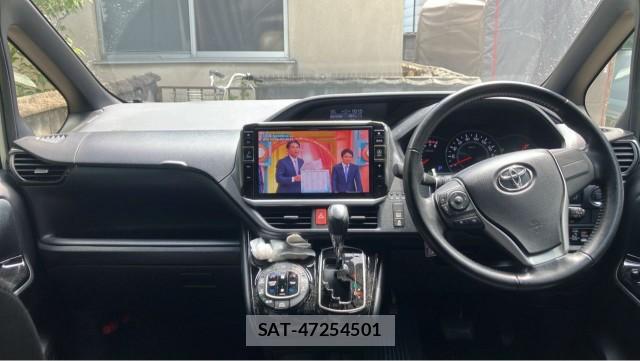 Toyota VOXY 2017-09 8282107-2