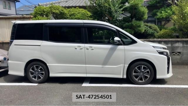 Toyota VOXY 2017-09 8282107-3