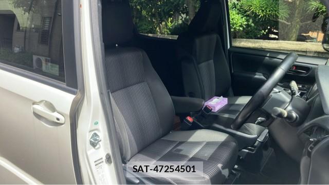 Toyota VOXY 2017-09 8282107-5