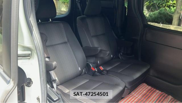 Toyota VOXY 2017-09 8282107-6
