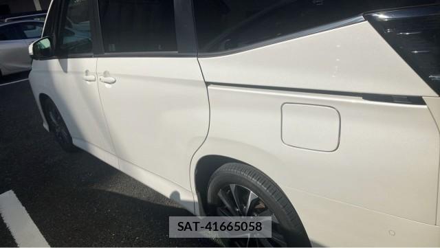Toyota VOXY 2024-04 8282157-10