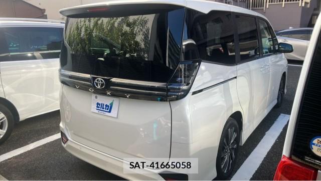 Toyota VOXY 2024-04 8282157-12