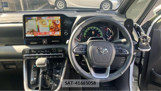 Toyota VOXY 2024-04 8282157-16