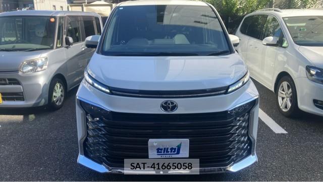 Toyota VOXY 2024-04 8282157-9