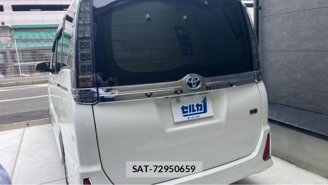 Toyota VOXY 2016-02 8282265-1