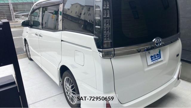 Toyota VOXY 2016-02 8282265-13