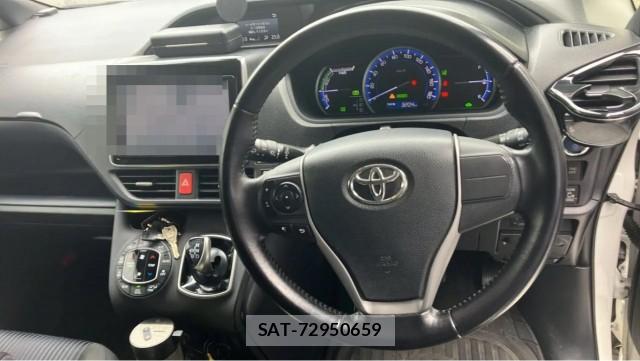 Toyota VOXY 2016-02 8282265-16
