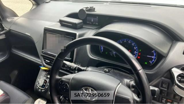 Toyota VOXY 2016-02 8282265-2
