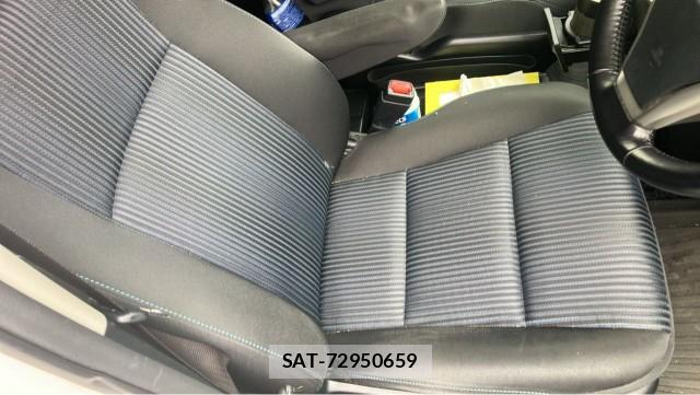 Toyota VOXY 2016-02 8282265-5