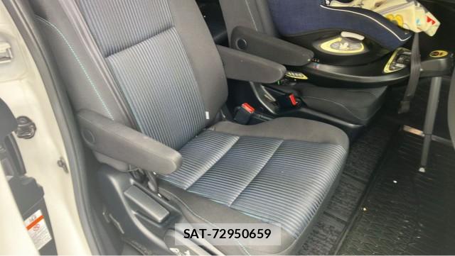 Toyota VOXY 2016-02 8282265-6