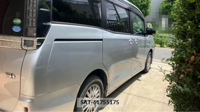 Toyota VOXY 2016-11 8282295-10