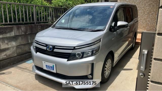 Toyota VOXY 2016-11 8282295-11