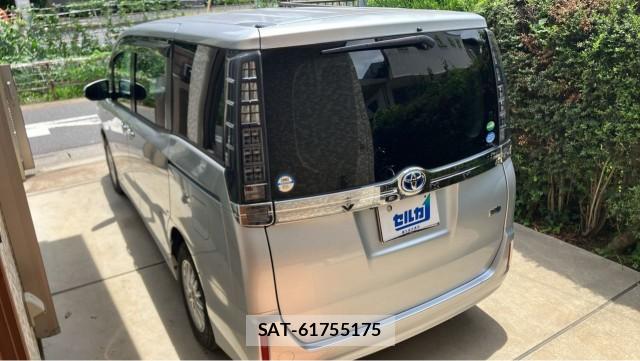 Toyota VOXY 2016-11 8282295-12