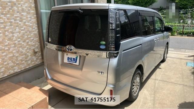 Toyota VOXY 2016-11 8282295-13