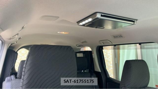 Toyota VOXY 2016-11 8282295-15