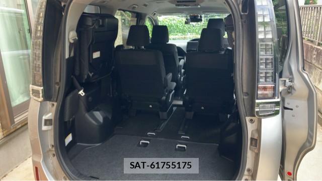 Toyota VOXY 2016-11 8282295-17