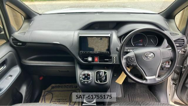 Toyota VOXY 2016-11 8282295-2