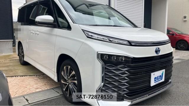 Toyota VOXY 2023-05 8282390-11