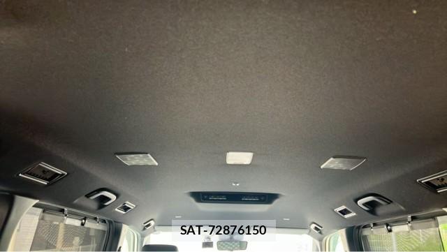 Toyota VOXY 2023-05 8282390-15