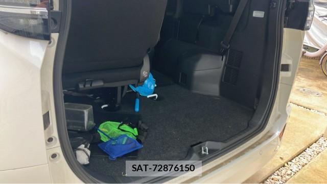 Toyota VOXY 2023-05 8282390-17