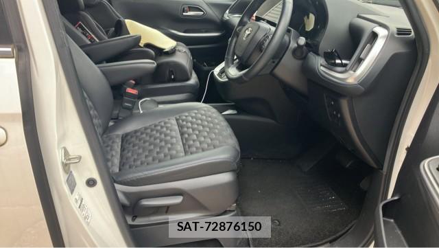 Toyota VOXY 2023-05 8282390-5