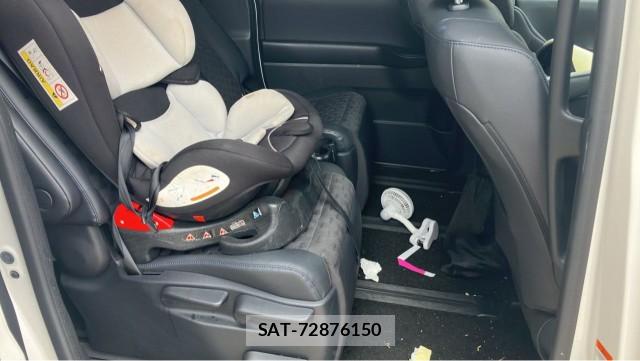 Toyota VOXY 2023-05 8282390-6