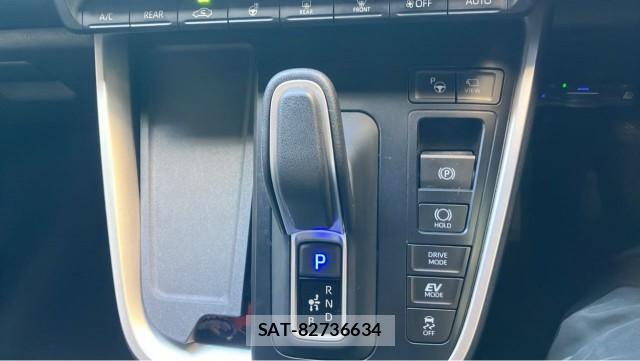 Toyota VOXY 2024-08 8282401-14