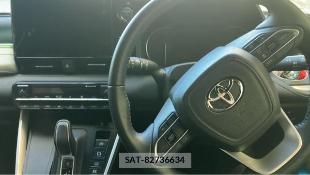 Toyota VOXY 2024-08 8282401-16