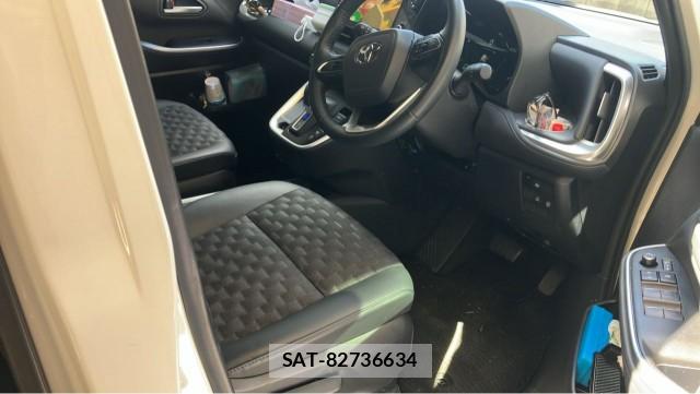 Toyota VOXY 2024-08 8282401-5