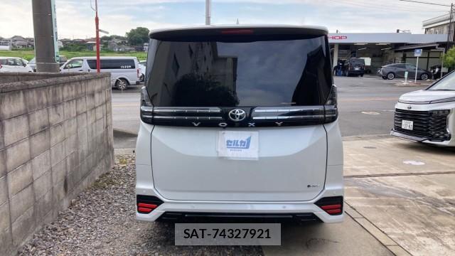 Toyota VOXY 2025-09 8282413-1