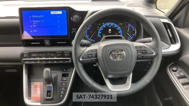 Toyota VOXY 2025-09 8282413-15
