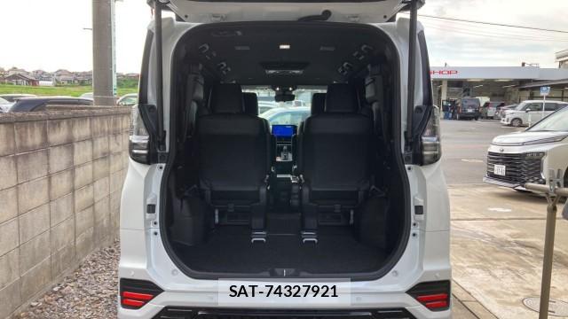 Toyota VOXY 2025-09 8282413-16