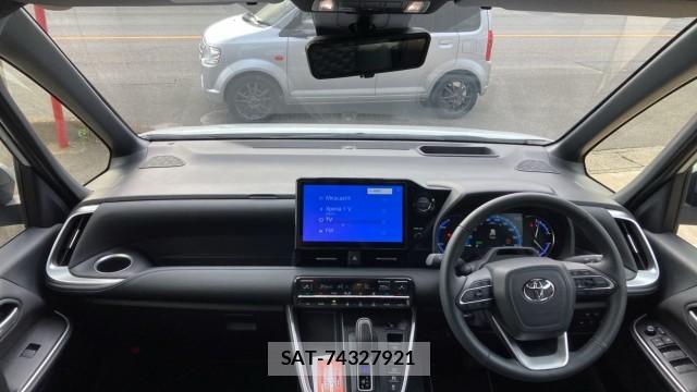 Toyota VOXY 2025-09 8282413-2
