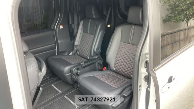 Toyota VOXY 2025-09 8282413-6