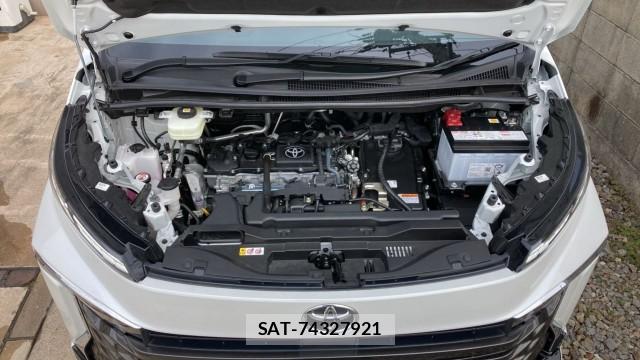 Toyota VOXY 2025-09 8282413-7