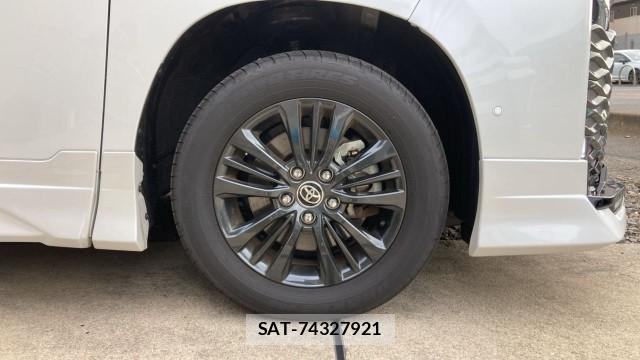 Toyota VOXY 2025-09 8282413-8