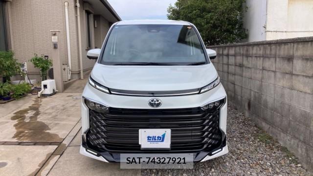 Toyota VOXY 2025-09 8282413-9