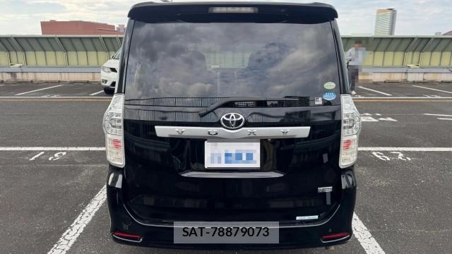 Toyota VOXY 2010-11 8282422-1