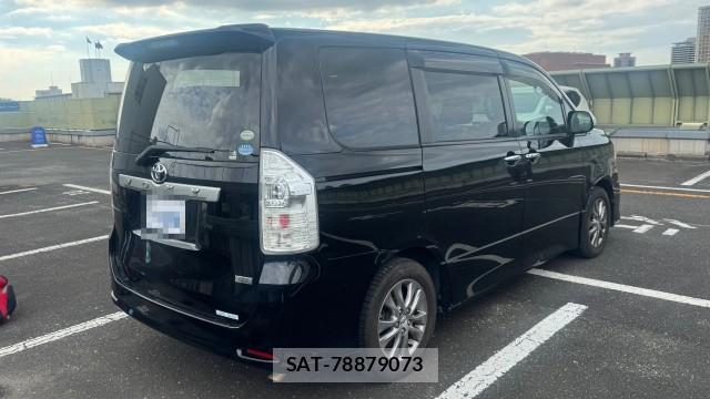 Toyota VOXY 2010-11 8282422-11