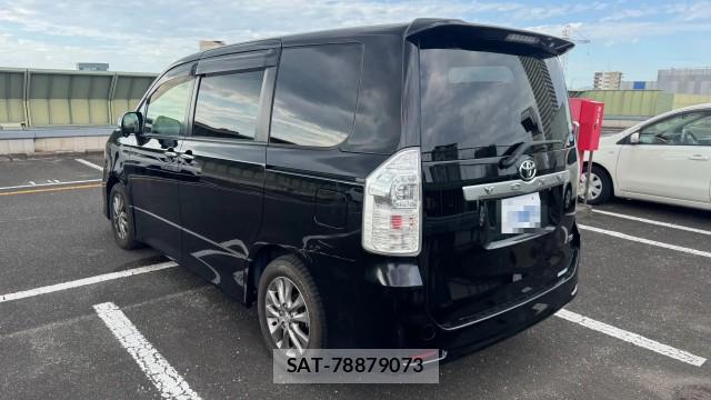 Toyota VOXY 2010-11 8282422-12