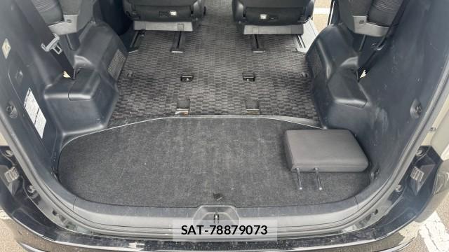 Toyota VOXY 2010-11 8282422-16