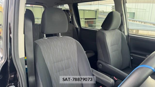 Toyota VOXY 2010-11 8282422-5