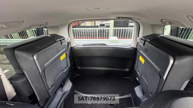 Toyota VOXY 2010-11 8282422-6