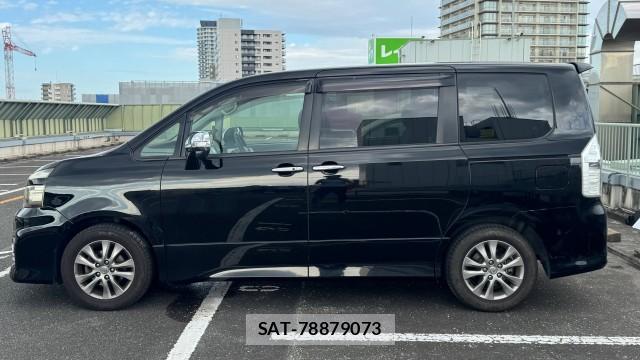Toyota VOXY 2010-11 8282422-9