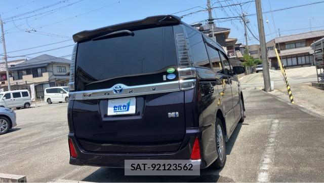 Toyota VOXY 2020-11 8282445-1